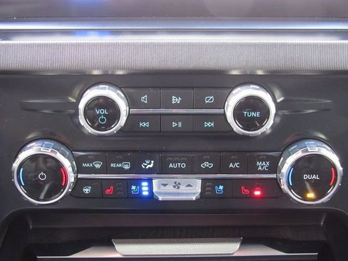 Used 2023 Ford F450 Platinum w/ FX4 Off-Road Package image 34