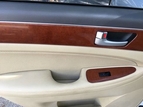 Used 2013 Hyundai Genesis 3.8 image 17