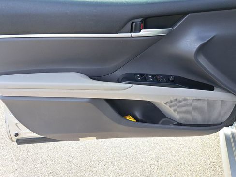 Used 2018 Toyota Camry LE image 12