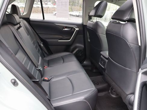 Used 2020 Toyota RAV4 XLE Premium image 20