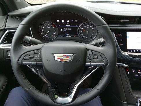 Used 2024 Cadillac XT6 Premium Luxury w/ Technology Package AWD/4WD image 13
