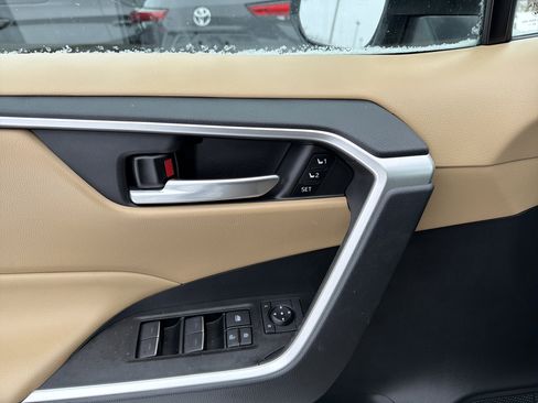 Used 2023 Toyota RAV4 XLE Premium image 13