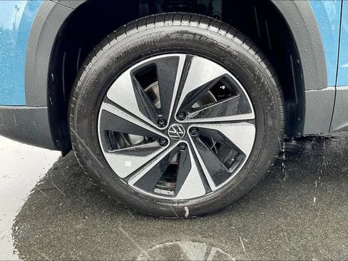New 2025 Volkswagen Taos SE image 13
