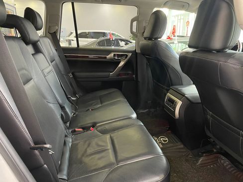 Used 2015 Lexus GX 460 w/ Premium Package image 24