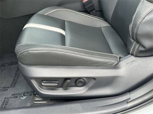 Used 2025 Toyota Camry SE image 26