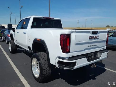 Used 2023 GMC Sierra 2500 Denali image 2