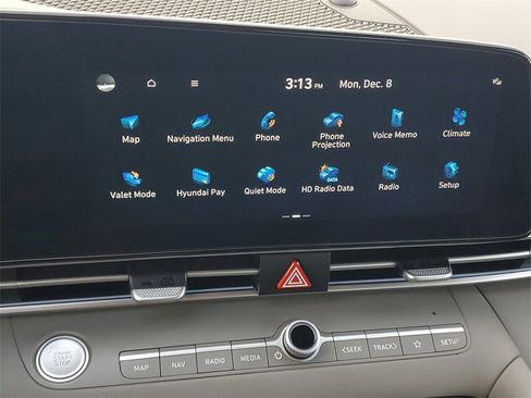 Used 2024 Hyundai Elantra SEL image 18