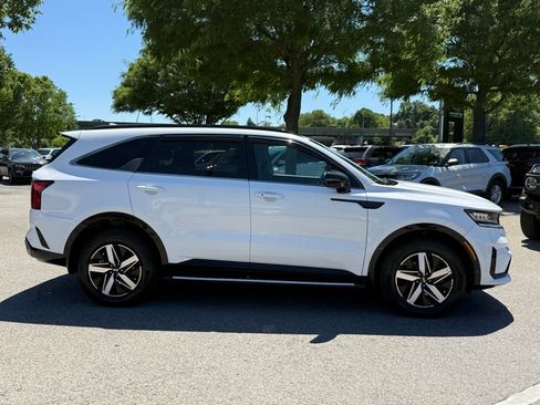 Used 2021 Kia Sorento EX AWD/4WD image 6