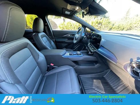 Used 2025 Chevrolet Equinox EV LT w/ Convenience Package image 55