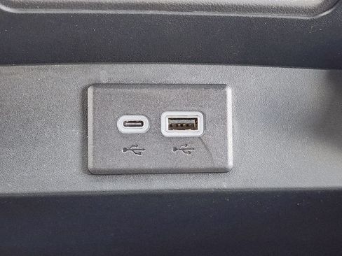 Certified 2025 Chevrolet Suburban LT RWD image 36