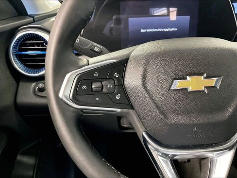 Used 2025 Chevrolet Trax LT w/ LT Convenience Package FWD image 22