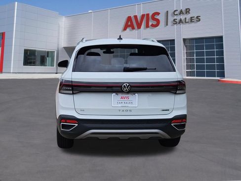 Used 2025 Volkswagen Taos SE AWD/4WD image 5
