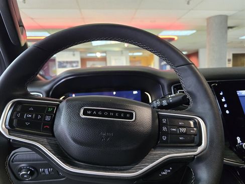 Used 2024 Jeep Wagoneer Series II w/ Flexible Seating Group image 33