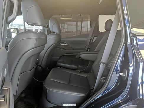 Used 2026 Lexus GX 550 w/ Accessory Package (2T) image 15