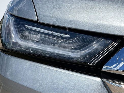 Used 2023 Chevrolet Traverse LT w/ LPO, Floor Liner Package AWD/4WD image 30