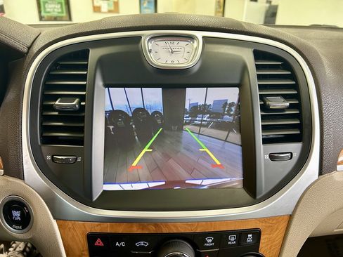 Used 2014 Chrysler 300 C image 11