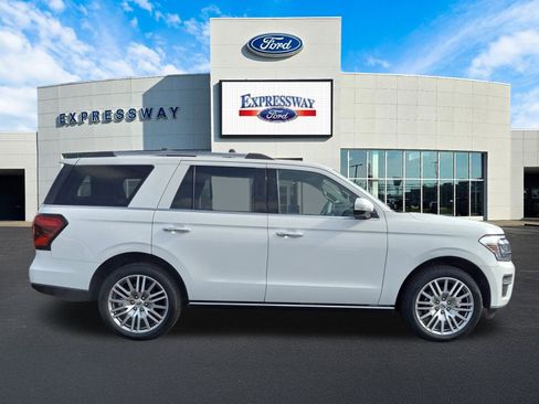 Used 2024 Ford Expedition Limited image 5