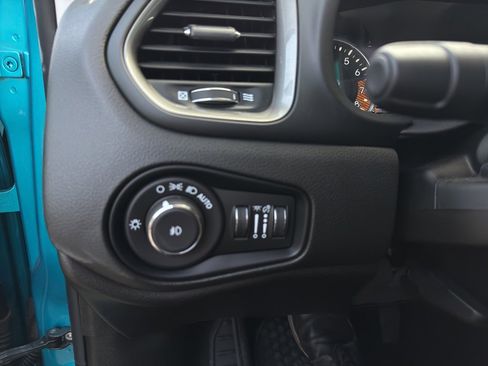 Used 2022 Jeep Renegade Latitude w/ Convenience Group image 22