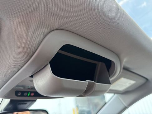 Used 2024 GMC Terrain SLT w/ Infotainment Package II image 28