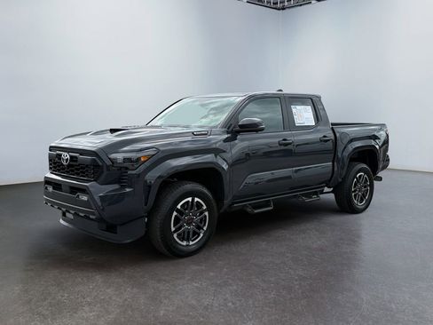 Used 2025 Toyota Tacoma TRD Sport w/ TRD Sport Premium Package AWD/4WD image 7