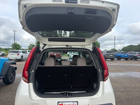 Used 2022 Kia Soul LX w/ Technology Package FWD image 7