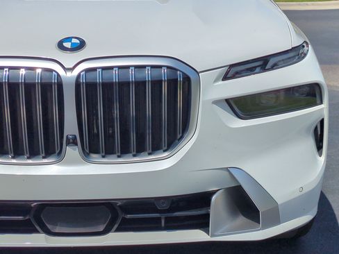 Certified 2025 BMW X7 xDrive40i w/ Executive Package AWD/4WD image 5