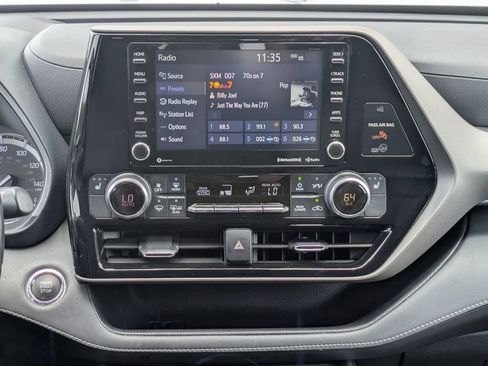 Used 2022 Toyota Highlander XLE FWD image 31