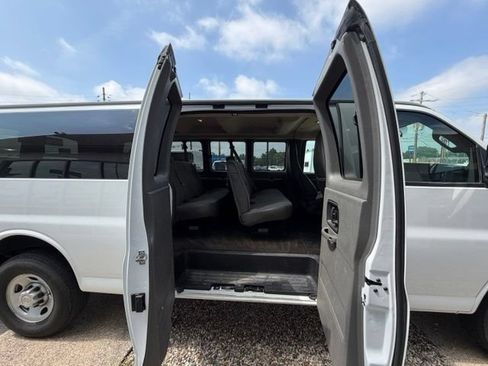 Used 2024 Chevrolet Express 3500 LS RWD image 4