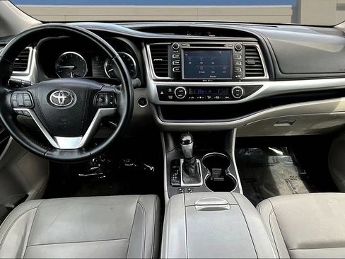 Used 2015 Toyota Highlander XLE FWD image 9