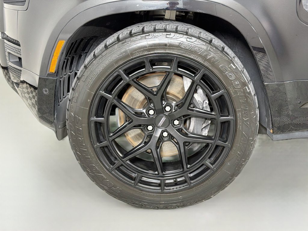 Certified 2024 Land Rover Defender 130 X-Dynamic SE AWD/4WD image 33