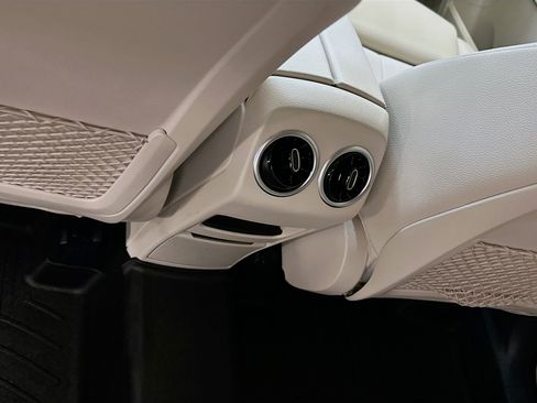 Used 2021 Mercedes-Benz GLB 250 4MATIC image 27