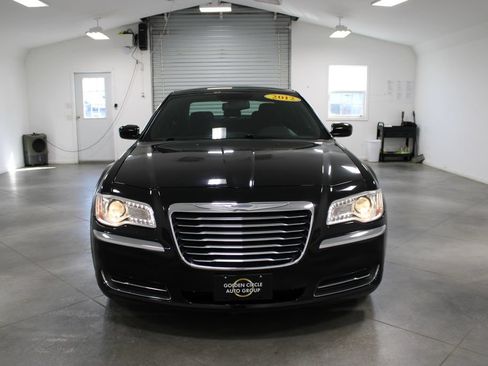 Used 2012 Chrysler 300 RWD image 3