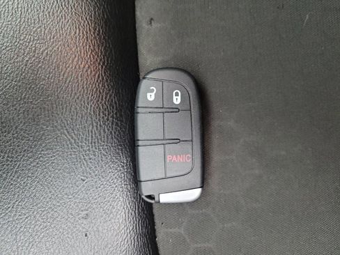 Used 2018 Jeep Compass Latitude w/ Popular Equipment Group FWD image 32