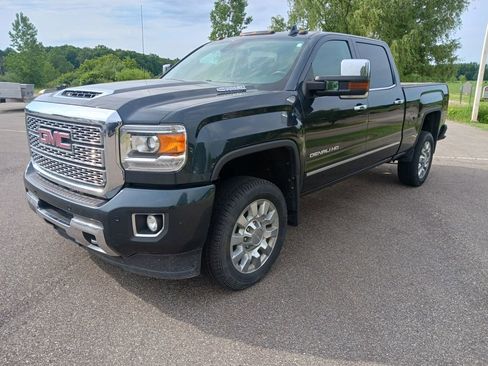 Used 2018 GMC Sierra 2500 Denali w/ Duramax Plus Package AWD/4WD image 2