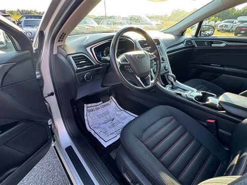Used 2016 Ford Fusion SE AWD/4WD image 32