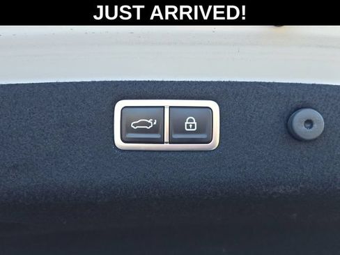 Used 2023 Genesis G70 3.3T w/ Sport Prestige Package RWD image 9