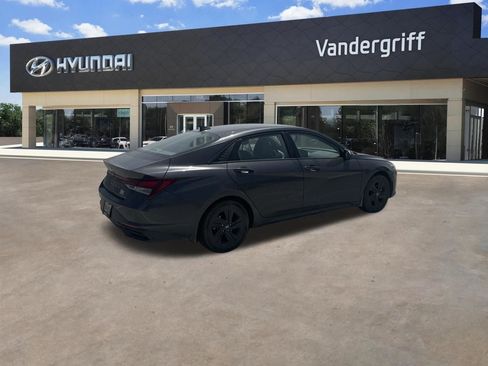 Used 2023 Hyundai Elantra SEL FWD image 4