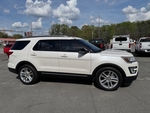 Used 2016 Ford Explorer XLT w/ Equipment Group 202A image 5