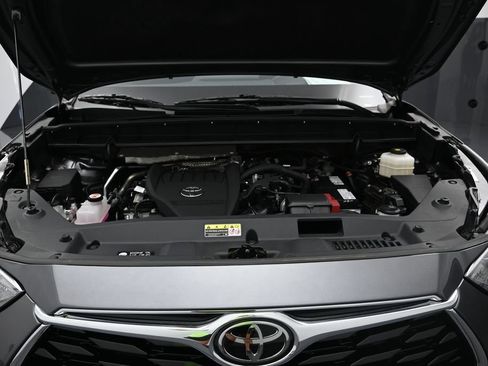 Used 2023 Toyota Highlander Platinum FWD image 29