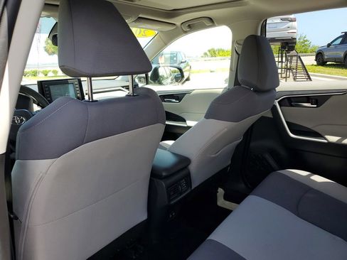 Used 2019 Toyota RAV4 XLE FWD image 12