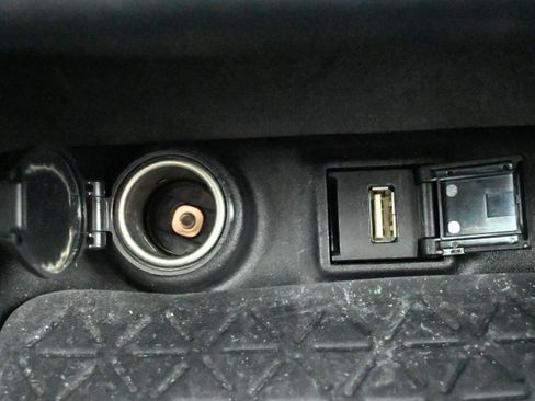 Used 2021 Toyota RAV4 XLE Premium image 17