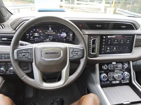 Used 2023 GMC Yukon Denali RWD image 3