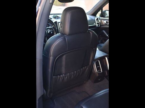 Used 2016 Porsche Cayenne w/ Premium Package AWD/4WD image 19