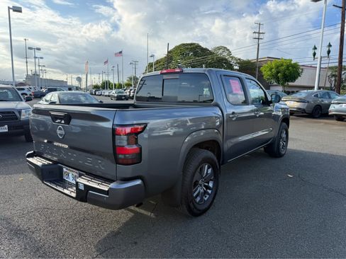 Used 2025 Nissan Frontier SV RWD image 3
