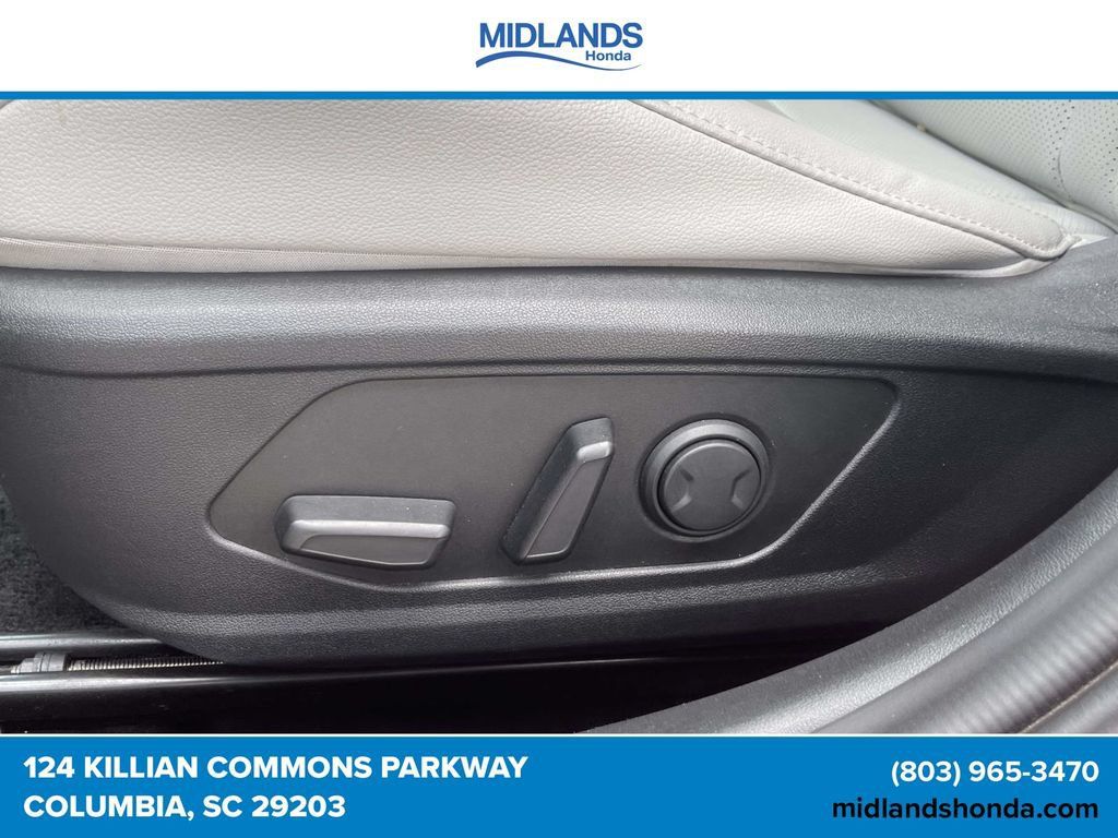 Used 2024 Hyundai Elantra Limited FWD image 15