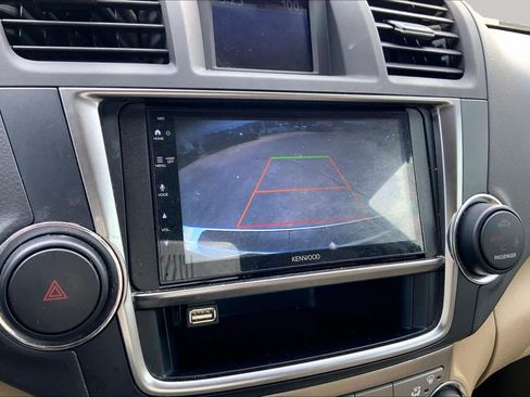 Used 2013 Toyota Highlander SE FWD image 27