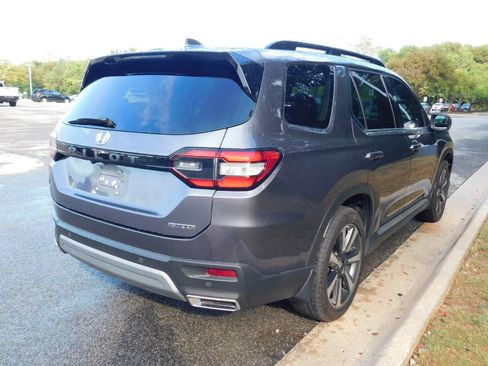 Certified 2023 Honda Pilot Touring image 11