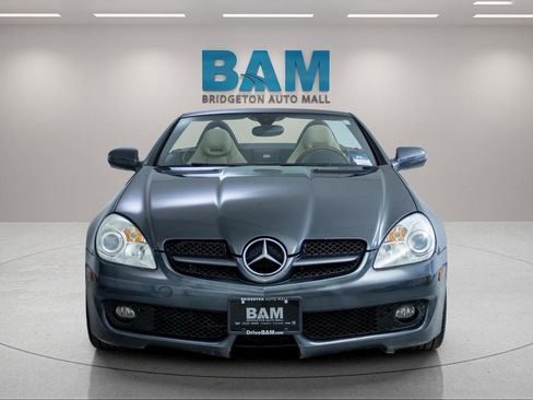 Used 2010 Mercedes-Benz SLK 300 image 2