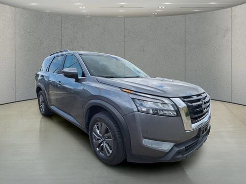Used 2024 Nissan Pathfinder SV FWD image 7