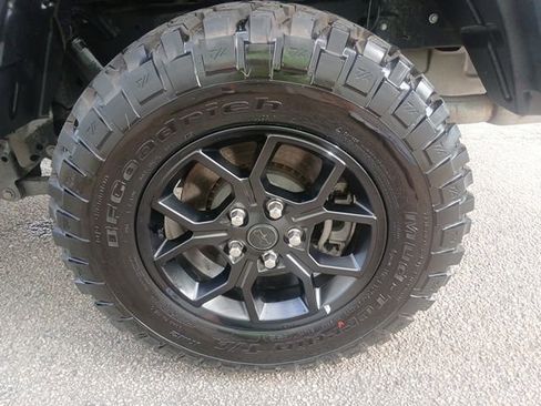 Used 2023 Jeep Gladiator Sport AWD/4WD image 50